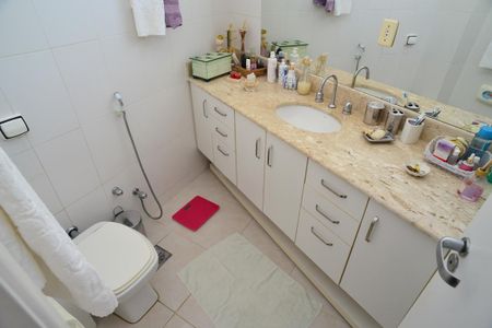 Apartamento à venda com 150m², 3 quartos e 2 vagas Apartamento à venda com 150m², 3 quartos e 2 vagasBanheiro da Suíte