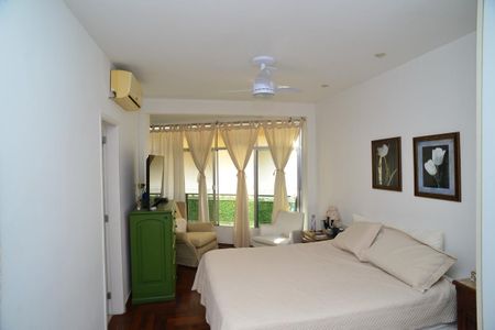 Apartamento à venda com 150m², 3 quartos e 2 vagas Apartamento à venda com 150m², 3 quartos e 2 vagasSuíte