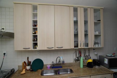 Cozinha de apartamento à venda com 3 quartos, 150m² em Barra da Tijuca, Rio de Janeiro