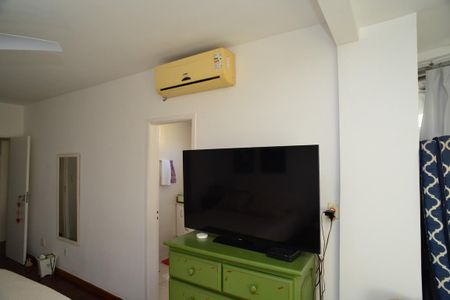 Apartamento à venda com 150m², 3 quartos e 2 vagas Apartamento à venda com 150m², 3 quartos e 2 vagasSuíte