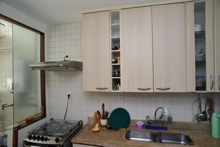 Cozinha de apartamento à venda com 3 quartos, 150m² em Barra da Tijuca, Rio de Janeiro