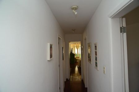 Corredor de apartamento à venda com 3 quartos, 150m² em Barra da Tijuca, Rio de Janeiro