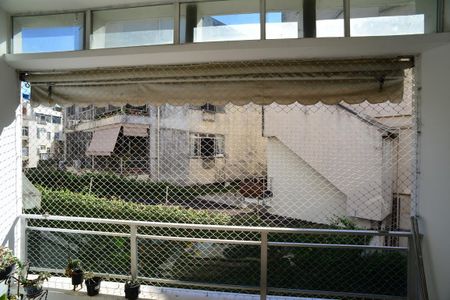 Apartamento à venda com 150m², 3 quartos e 2 vagas Apartamento à venda com 150m², 3 quartos e 2 vagasVaranda