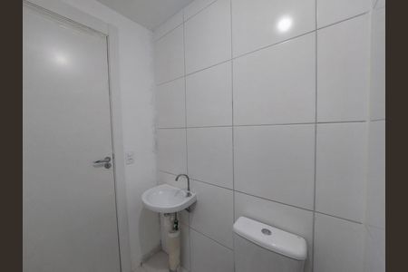 Banheiro de apartamento para alugar com 2 quartos, 34m² em Usina Piratininga, São Paulo