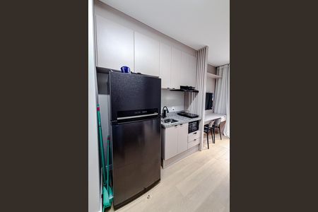 Cozinha de kitnet/studio para alugar com 1 quarto, 28m² em Liberdade, São Paulo