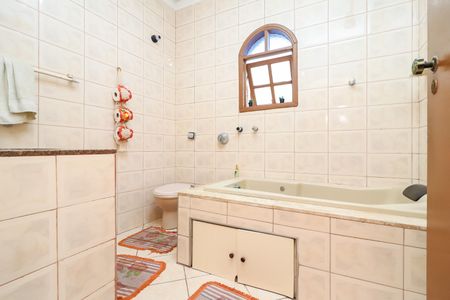 Casa à venda com 190m², 5 quartos e 2 vagasBanheiro 1