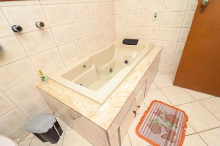 Casa à venda com 190m², 5 quartos e 2 vagasBanheiro 1