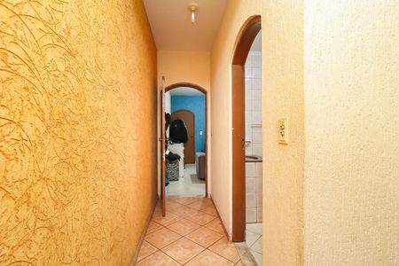 Corredor de casa à venda com 4 quartos, 190m² em Jardim Senice, São Paulo