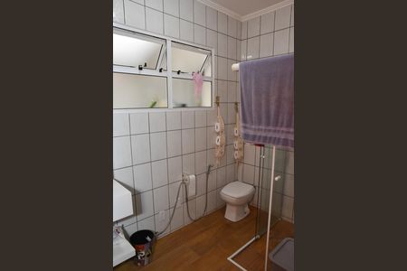 Casa para alugar com 150m², 2 quartos e 1 vaga Casa para alugar com 150m², 2 quartos e 1 vagaBanheiro Social
