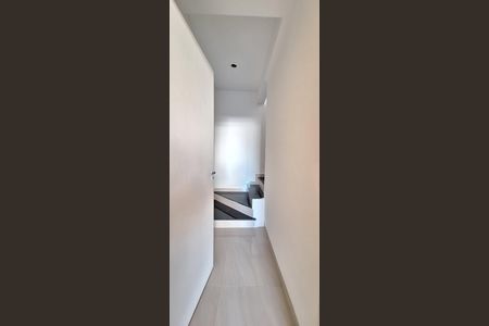 Escada de casa à venda com 3 quartos, 160m² em Vila Gomes, São Paulo