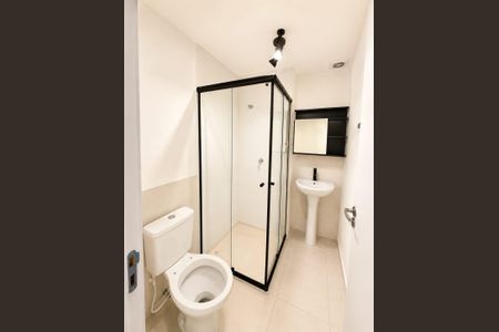 Banheiro social de apartamento para alugar com 2 quartos, 40m² em Várzea das Moças, Niterói