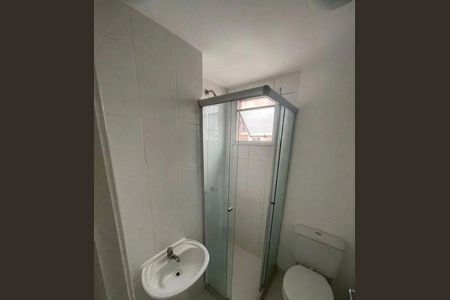 Banheiro de apartamento à venda com 2 quartos, 48m² em Vila Liviero, São Paulo