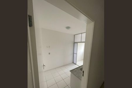Cozinha de apartamento à venda com 2 quartos, 48m² em Vila Liviero, São Paulo
