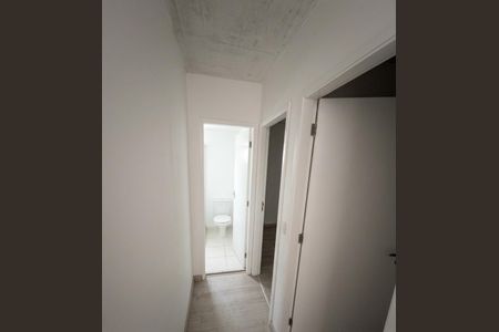 Corredor de apartamento à venda com 2 quartos, 48m² em Vila Liviero, São Paulo
