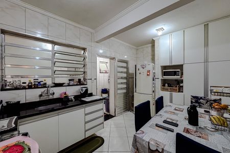 Casa à venda com 161m², 3 quartos e 6 vagas Casa à venda com 161m², 3 quartos e 6 vagasCozinha