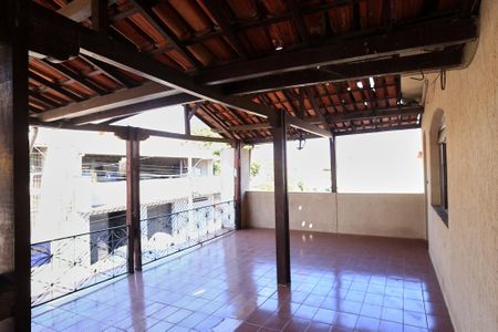 Casa para alugar com 240m², 3 quartos e sem vagaVaranda