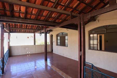 Casa para alugar com 240m², 3 quartos e sem vagaVaranda