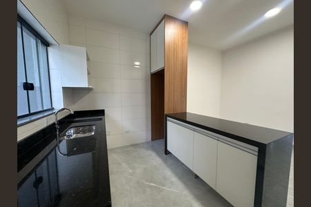 Cozinha de casa para alugar com 3 quartos, 85m² em Jardim Silveira, Barueri