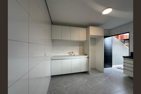 Cozinha de casa para alugar com 1 quarto, 50m² em Jardim Silveira, Barueri