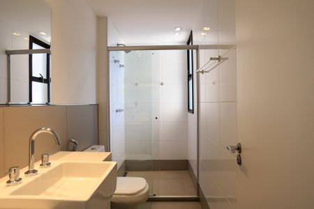 Apartamento para alugar com 69m², 2 quartos e 1 vaga Apartamento para alugar com 69m², 2 quartos e 1 vagaBanheiro da Suíte