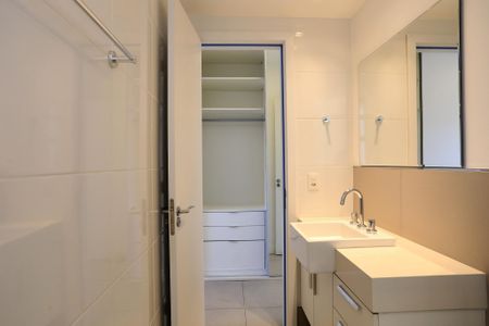 Apartamento para alugar com 69m², 2 quartos e 1 vaga Apartamento para alugar com 69m², 2 quartos e 1 vagaBanheiro da Suíte