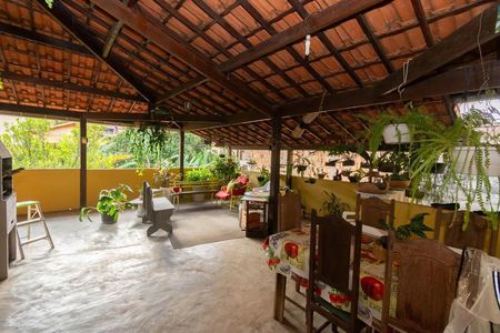 Área externa de casa para alugar com 2 quartos, 85m² em Solar do Barreiro, Belo Horizonte