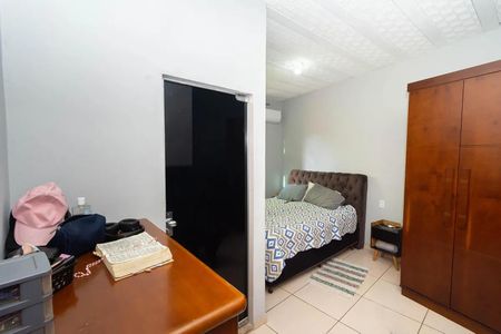 Quarto de casa para alugar com 2 quartos, 85m² em Solar do Barreiro, Belo Horizonte