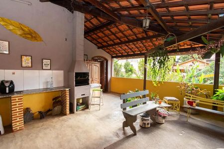 Área externa de casa para alugar com 2 quartos, 85m² em Solar do Barreiro, Belo Horizonte