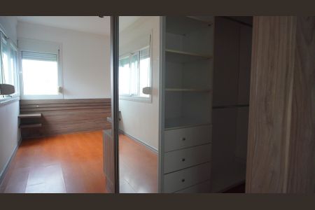 Closet da suíte 1 de apartamento à venda com 2 quartos, 79m² em Bela Vista, Porto Alegre