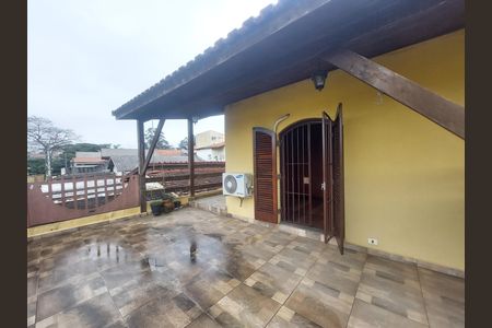 Casa para alugar com 202m², 3 quartos e 2 vagas Casa para alugar com 202m², 3 quartos e 2 vagasVaranda