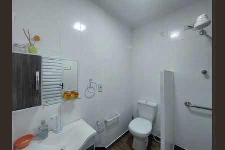 Casa para alugar com 202m², 3 quartos e 2 vagas Casa para alugar com 202m², 3 quartos e 2 vagasBanheiro na Área de Serviço