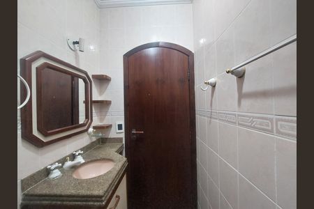 Casa para alugar com 202m², 3 quartos e 2 vagas Casa para alugar com 202m², 3 quartos e 2 vagasBanheiro Social