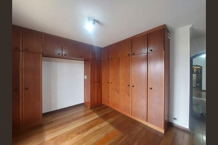 Suíte de casa para alugar com 3 quartos, 202m² em Cidade Dutra, São Paulo