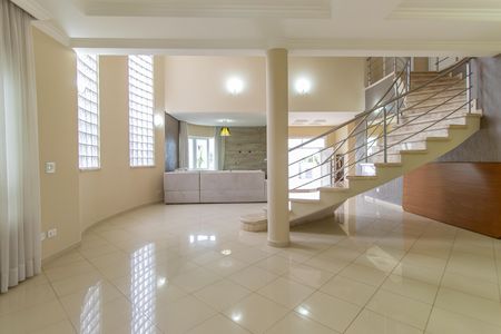 Casa de condomínio para alugar com 600m², 4 quartos e 5 vagasSala