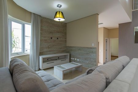 Casa de condomínio para alugar com 600m², 4 quartos e 5 vagasSala