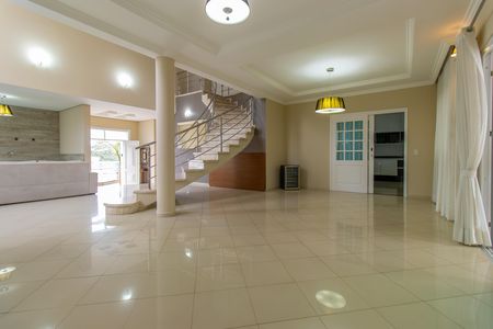 Casa de condomínio para alugar com 600m², 4 quartos e 5 vagasSala