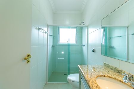 Casa de condomínio para alugar com 600m², 4 quartos e 5 vagasBanheiro Social