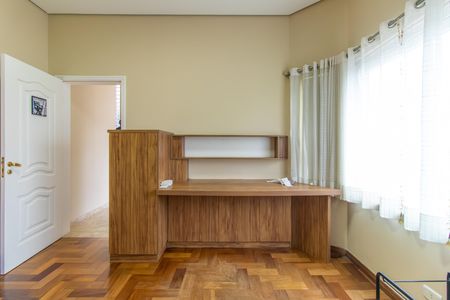 Casa de condomínio para alugar com 600m², 4 quartos e 5 vagasEscritório
