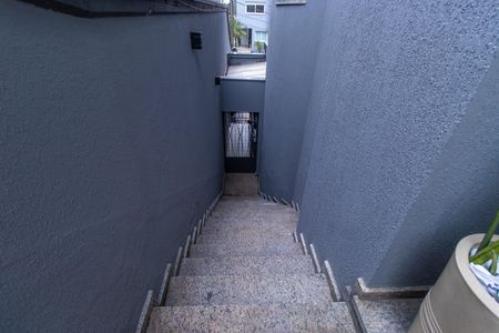 Casa de condomínio para alugar com 600m², 4 quartos e 5 vagasCorredor lateral