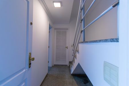 Casa de condomínio para alugar com 600m², 4 quartos e 5 vagasEspaço andar inferior