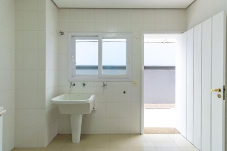 Área de Serviço de casa de condomínio para alugar com 4 quartos, 600m² em Caiapia, Cotia