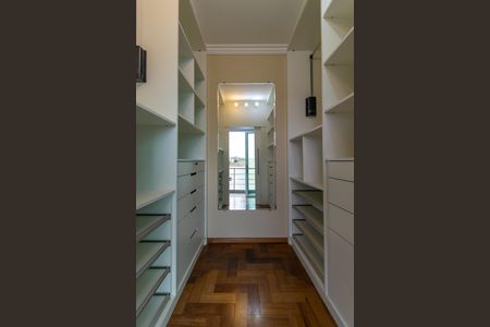 Casa de condomínio para alugar com 600m², 4 quartos e 5 vagasCloset do Quarto 4 - Suíte master