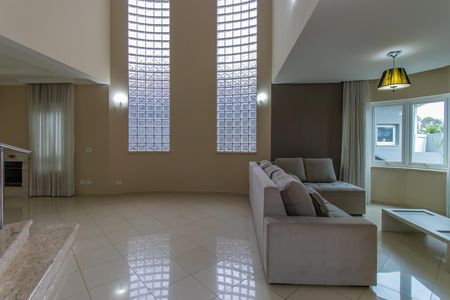 Casa de condomínio para alugar com 600m², 4 quartos e 5 vagasSala