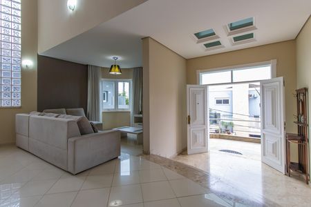Casa de condomínio para alugar com 600m², 4 quartos e 5 vagasSala