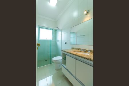 Casa de condomínio para alugar com 600m², 4 quartos e 5 vagasBanheiro Social