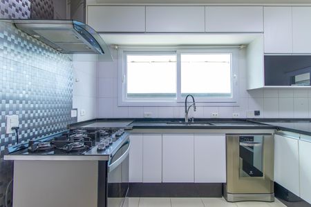 Casa de condomínio para alugar com 600m², 4 quartos e 5 vagasCozinha