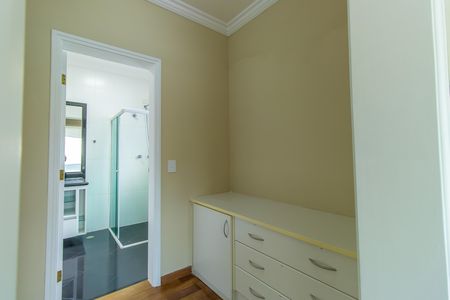 Casa de condomínio para alugar com 600m², 4 quartos e 5 vagasCloset do Quarto 3 - Suíte