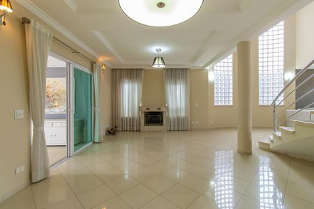 Casa de condomínio para alugar com 600m², 4 quartos e 5 vagasSala