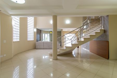 Casa de condomínio para alugar com 600m², 4 quartos e 5 vagasSala