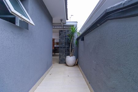 Casa de condomínio para alugar com 600m², 4 quartos e 5 vagasCorredor lateral